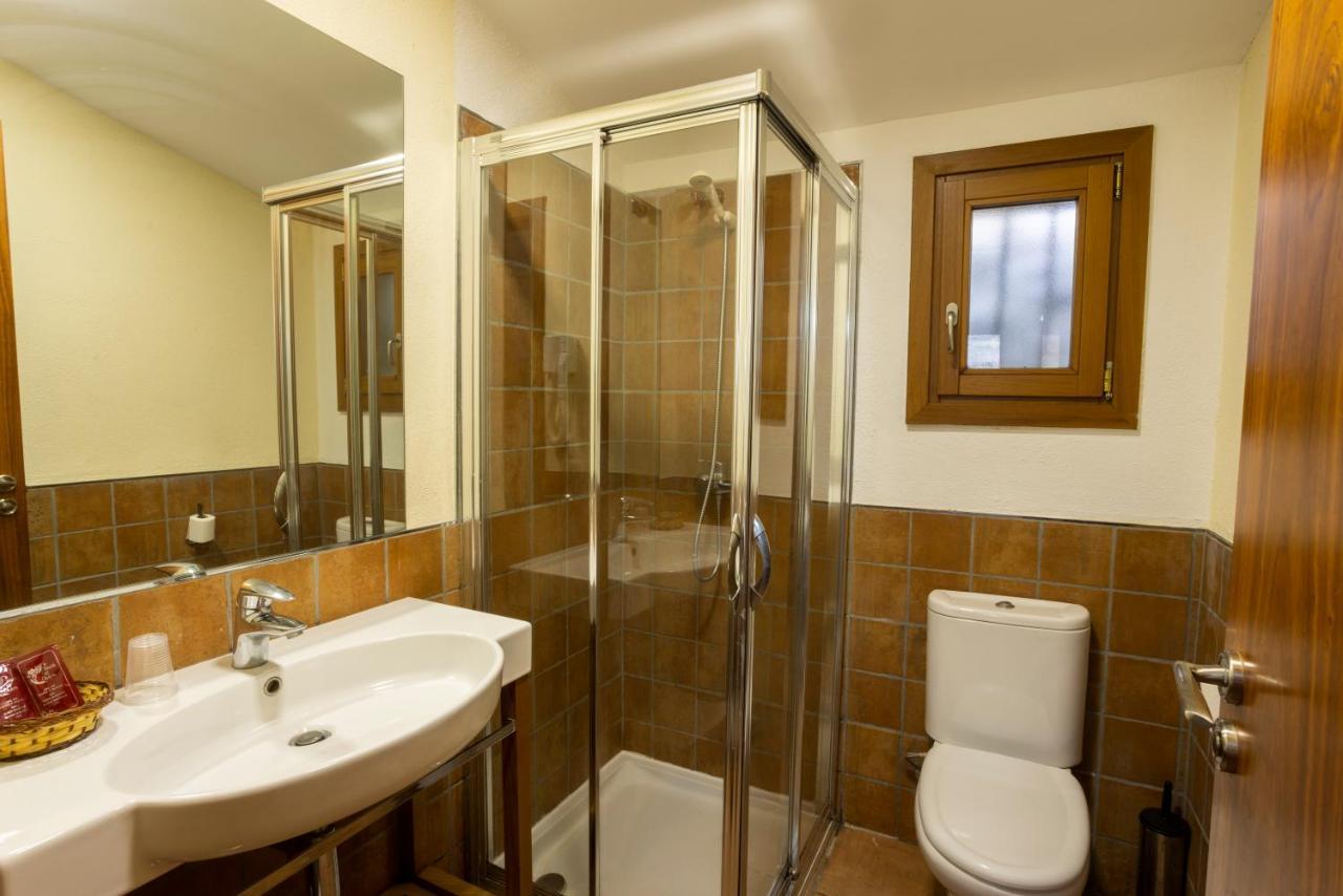 Hostal Les Roquetes Queralbs Luaran gambar