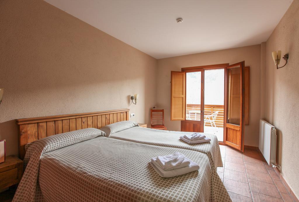 Hostal Les Roquetes Queralbs Luaran gambar