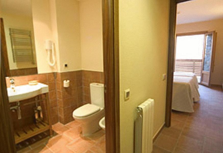Hostal Les Roquetes Queralbs Bilik gambar